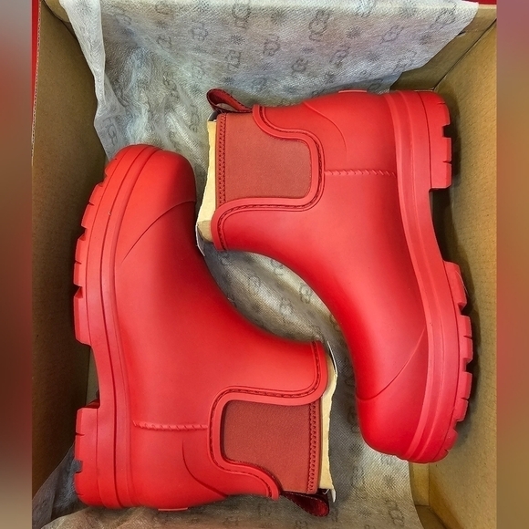 New Ugg red rainboots women size - Picture 2 of 3